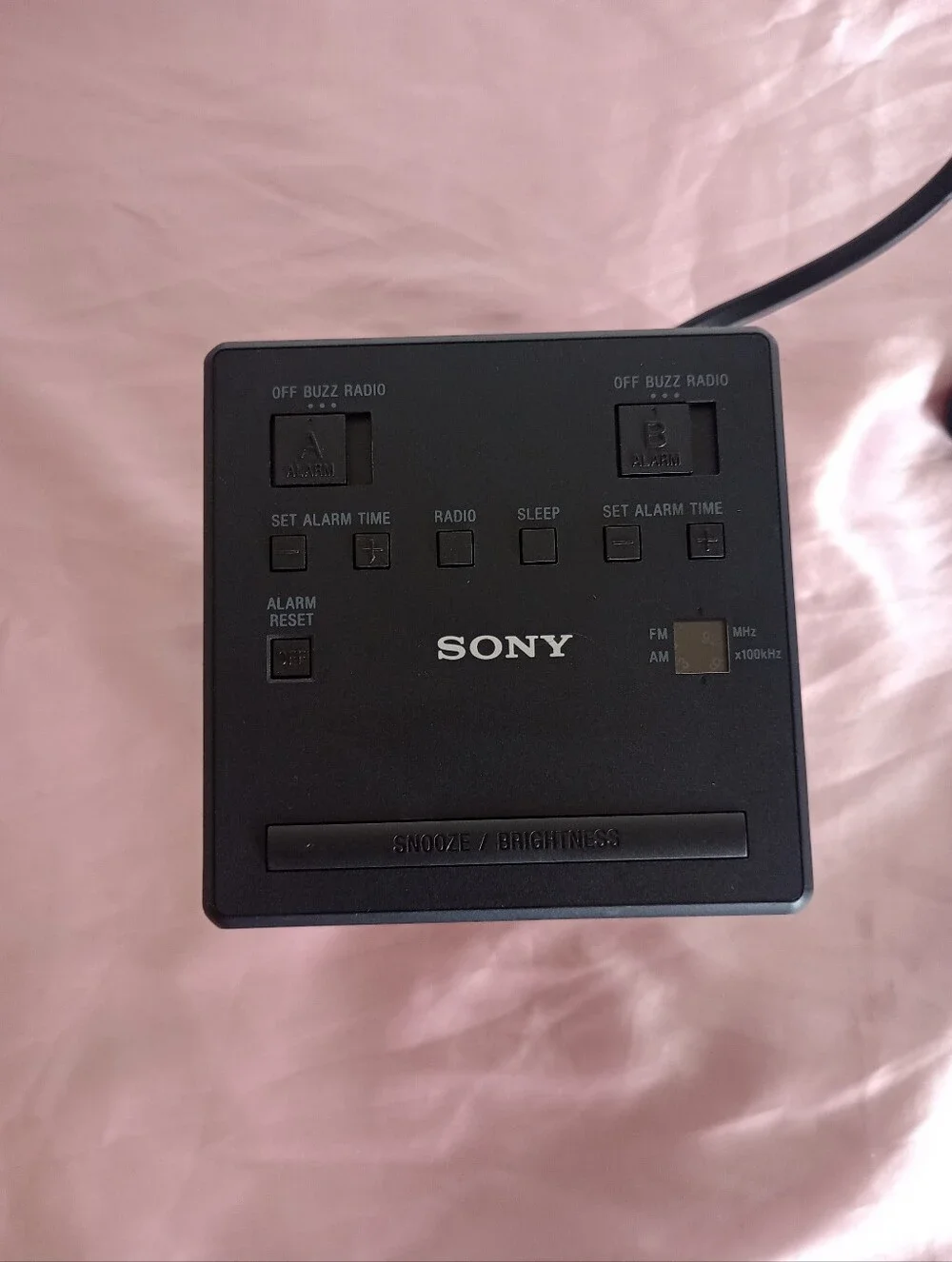 Sony ICF-C1T Cube FM/AM Clock Radio with Dual Alarm Clock Black